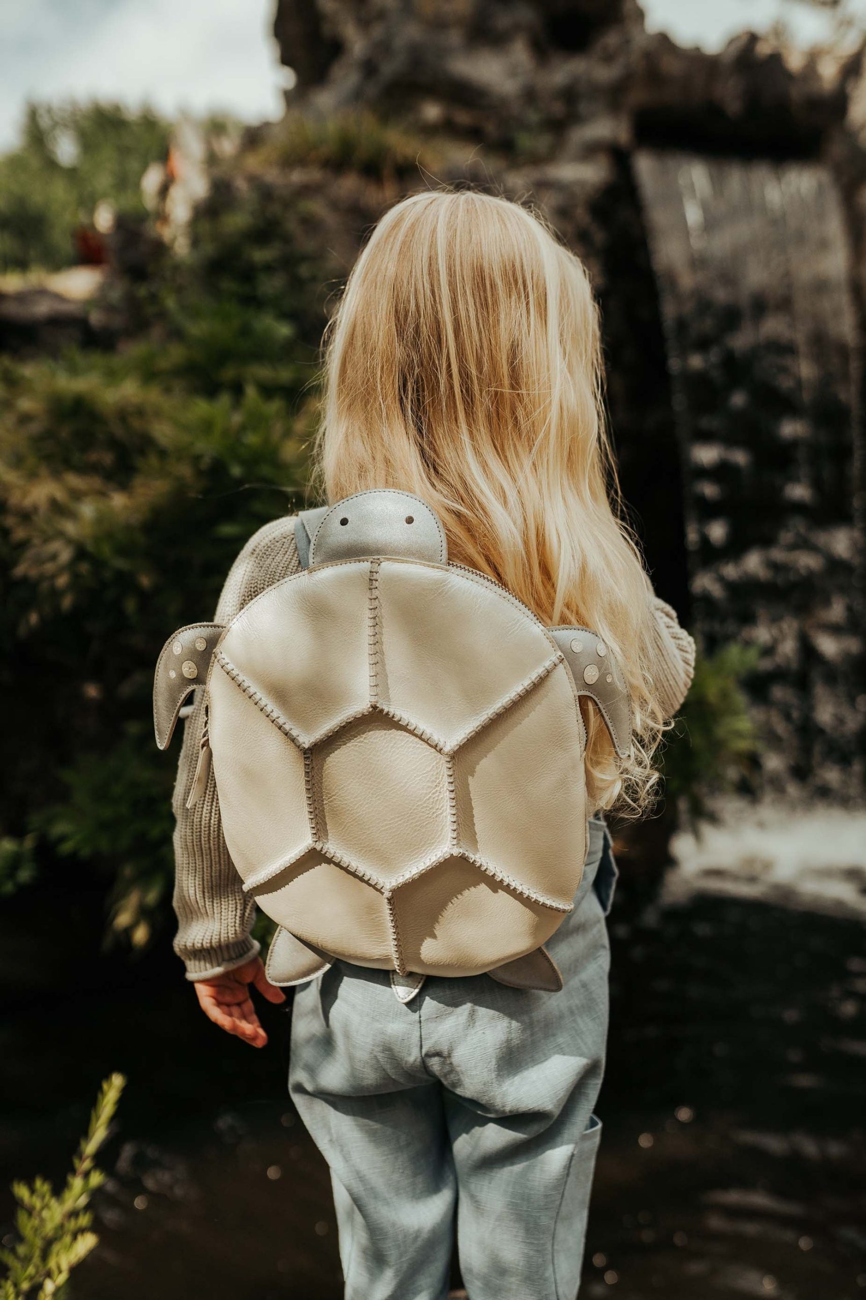 Gozo Backpack | Shimmer Turtle | Silver Grey Metallic Leather – Image 2