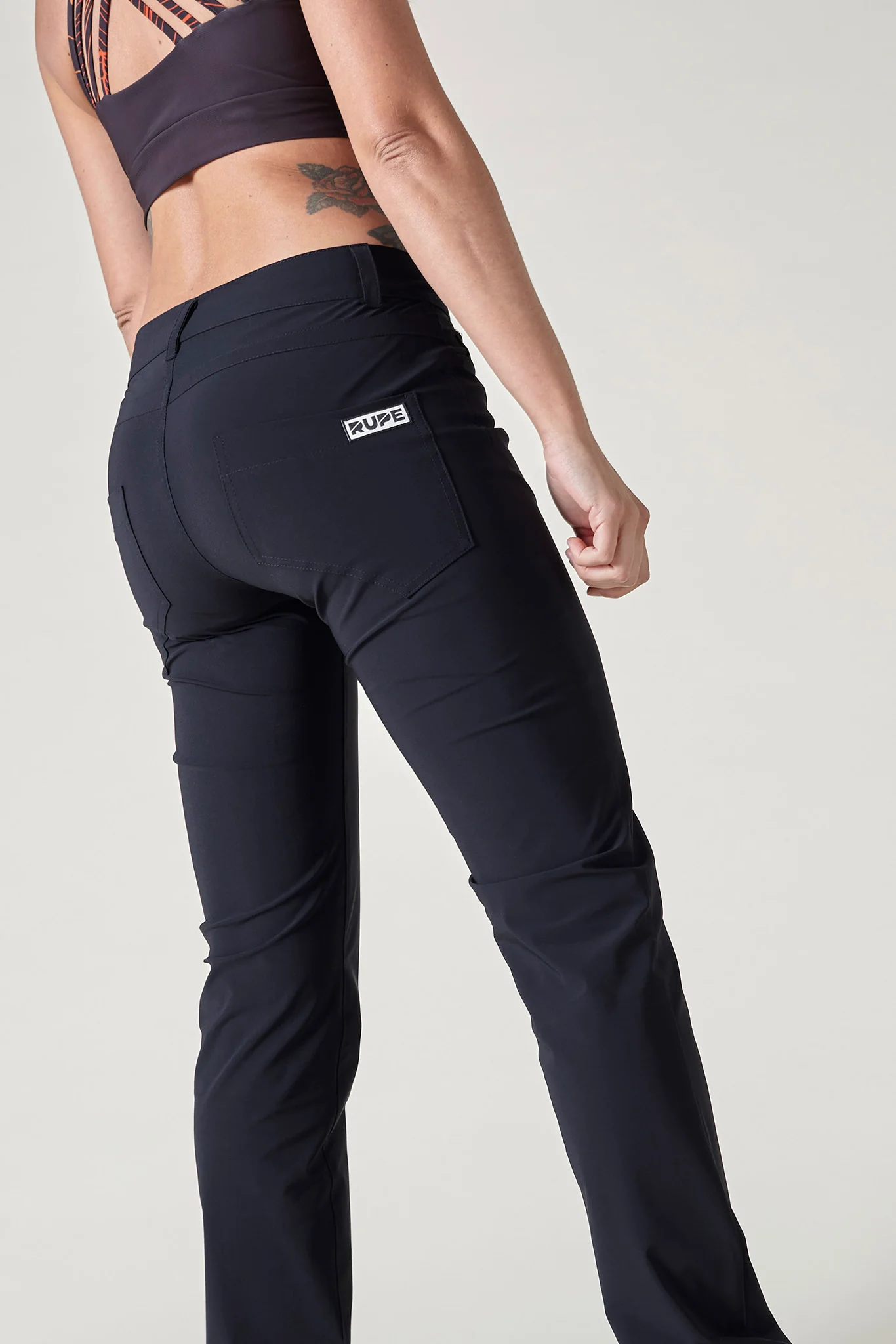 Deep Black - Pantalon stretch coupe jean femme élégant – Image 2