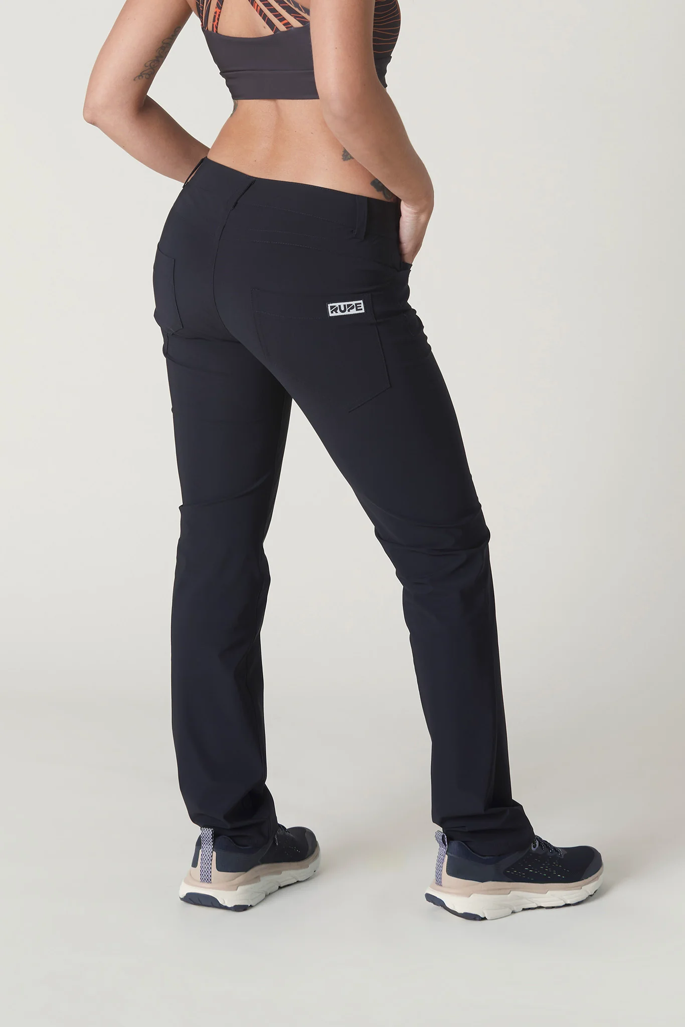 Deep Black - Pantalon stretch coupe jean femme élégant – Image 4