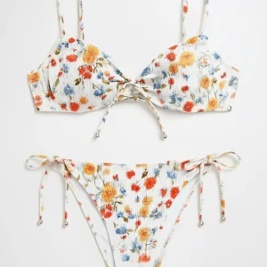 Maillot de bain 2 pièces fleuri femme noué sur les côtés