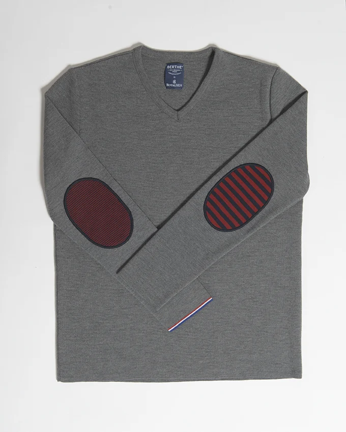Pull marin Homme Coudières Asymétriques Rayées col V gris